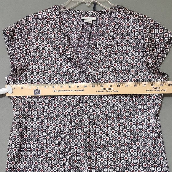 LIZ CLAIBORNE Geometric Print Women's Cap Sleeve Blouse Tunic Top - Size Medium - Picture 7 of 13